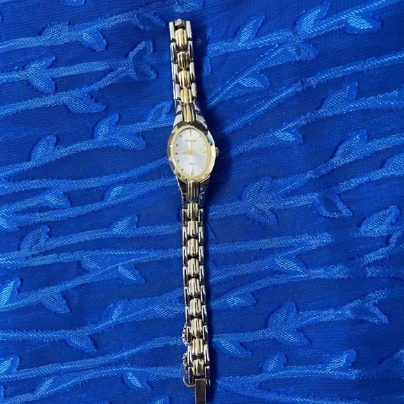 Armitron Women’s Watch - Picture 3 of 5